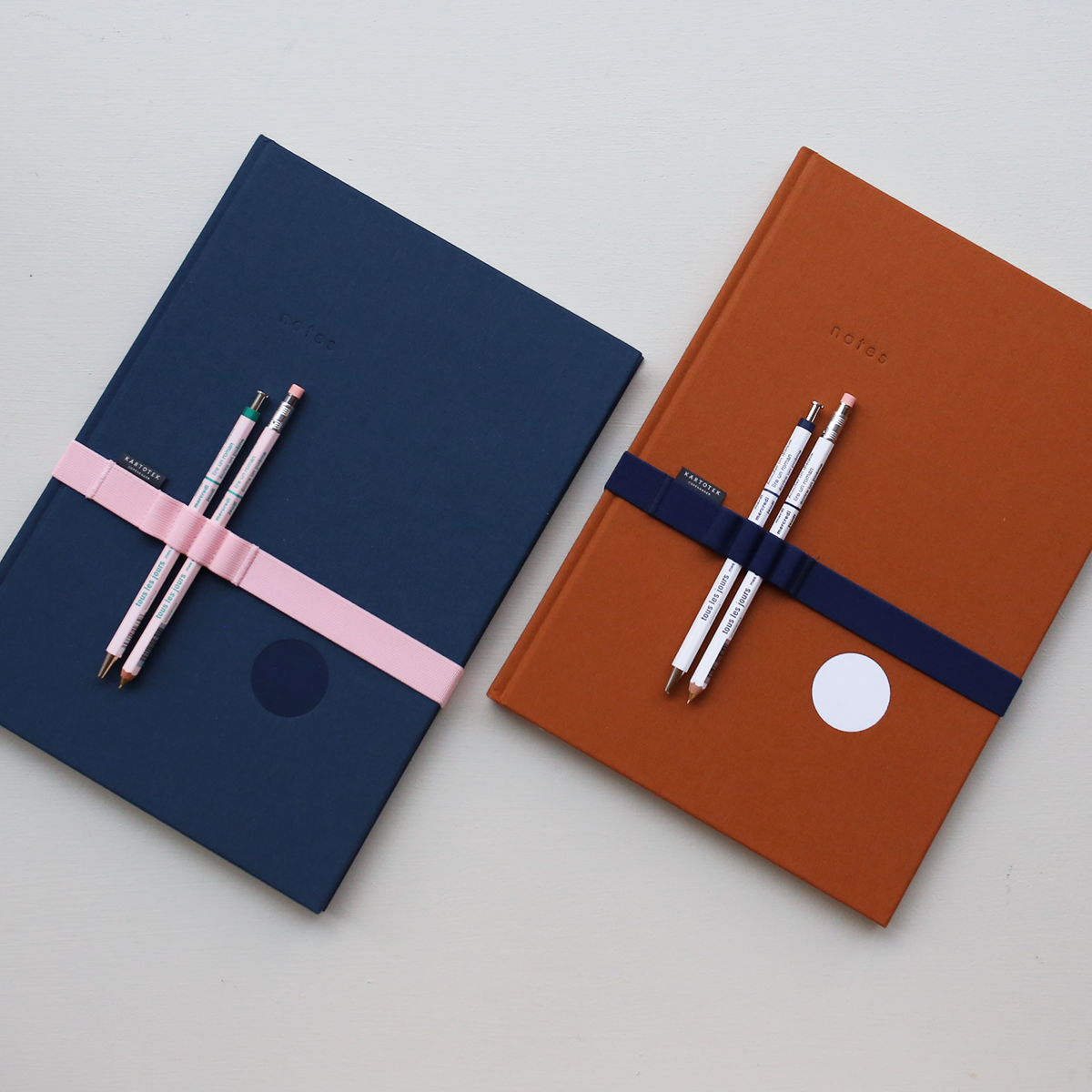 PEN STRAP A4 // OXFORD BLUE