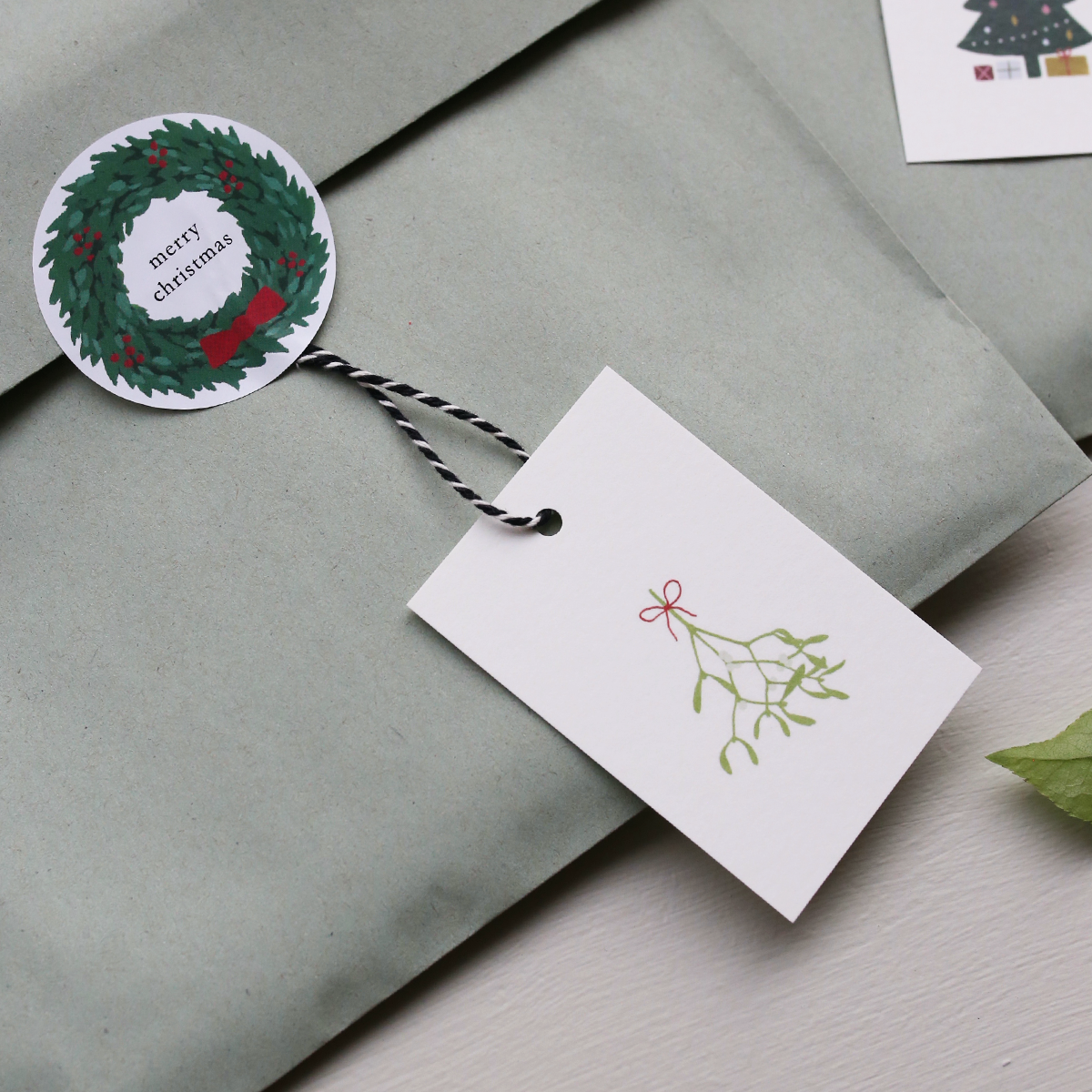 CHRISTMAS GIFT TAGS // MISTLETOE