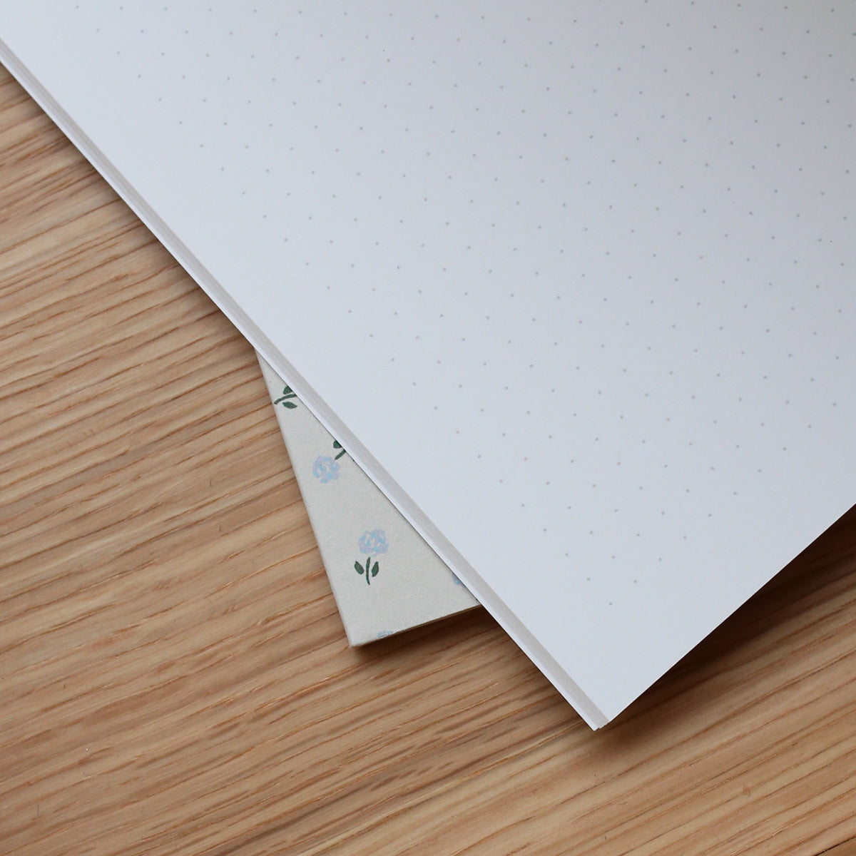 SMALL NOTEBOOK A5 // SMALL FLOWER CREAMY GREY