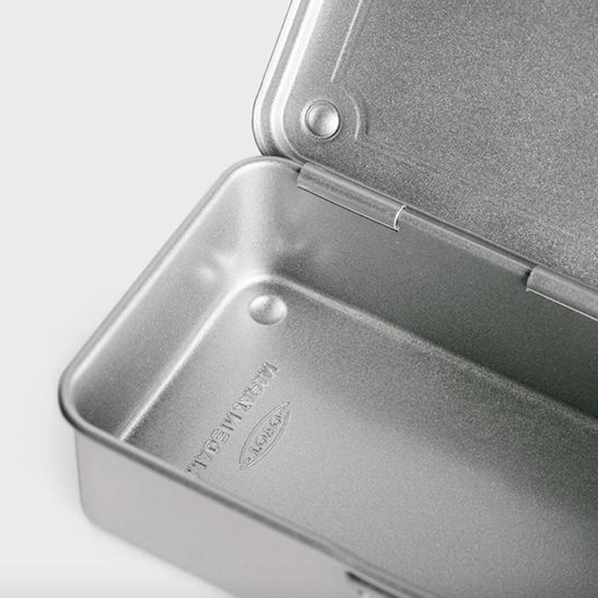 T-190 STEEL TOOL BOX // SILVER