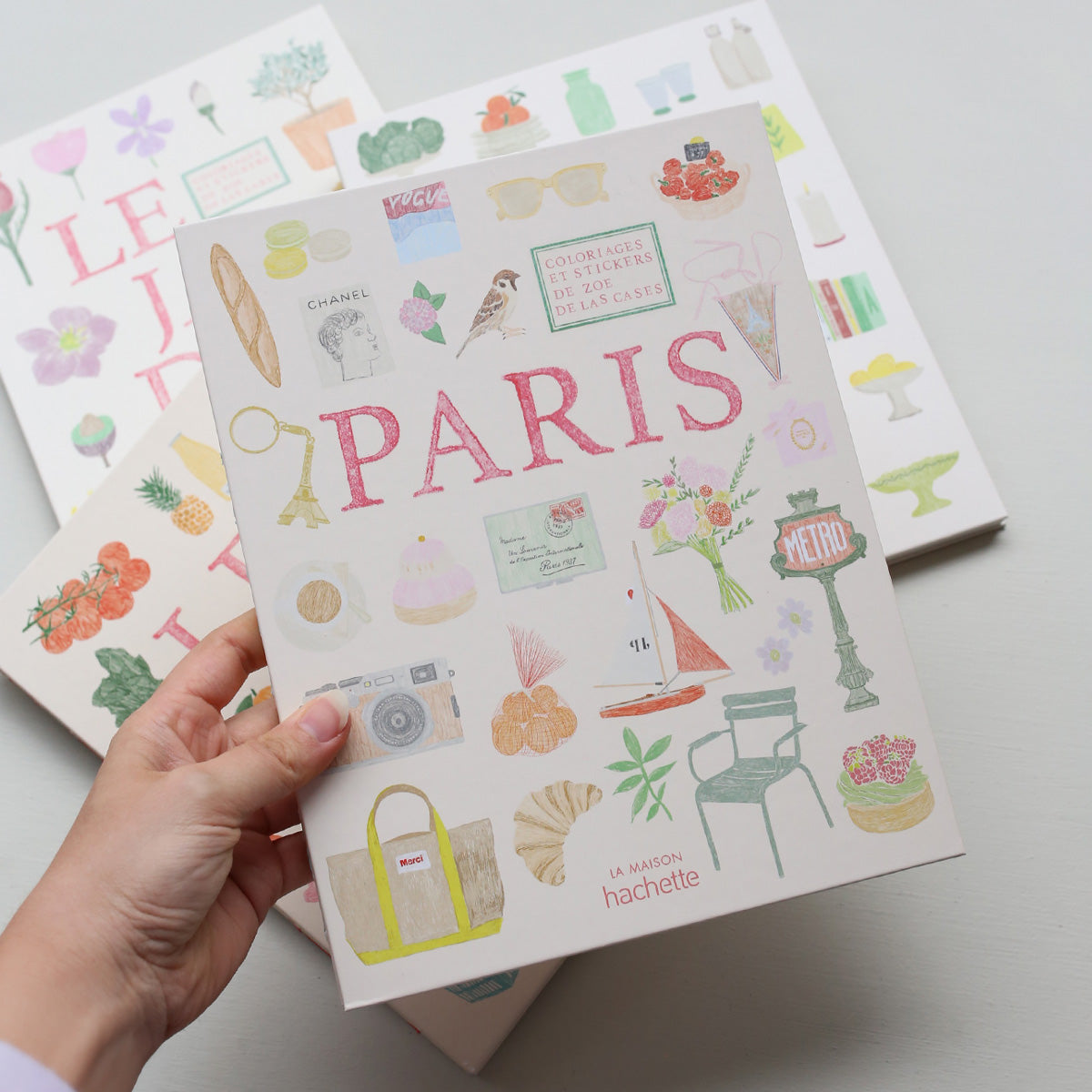COLOURING AND STICKER BOOK // PARIS