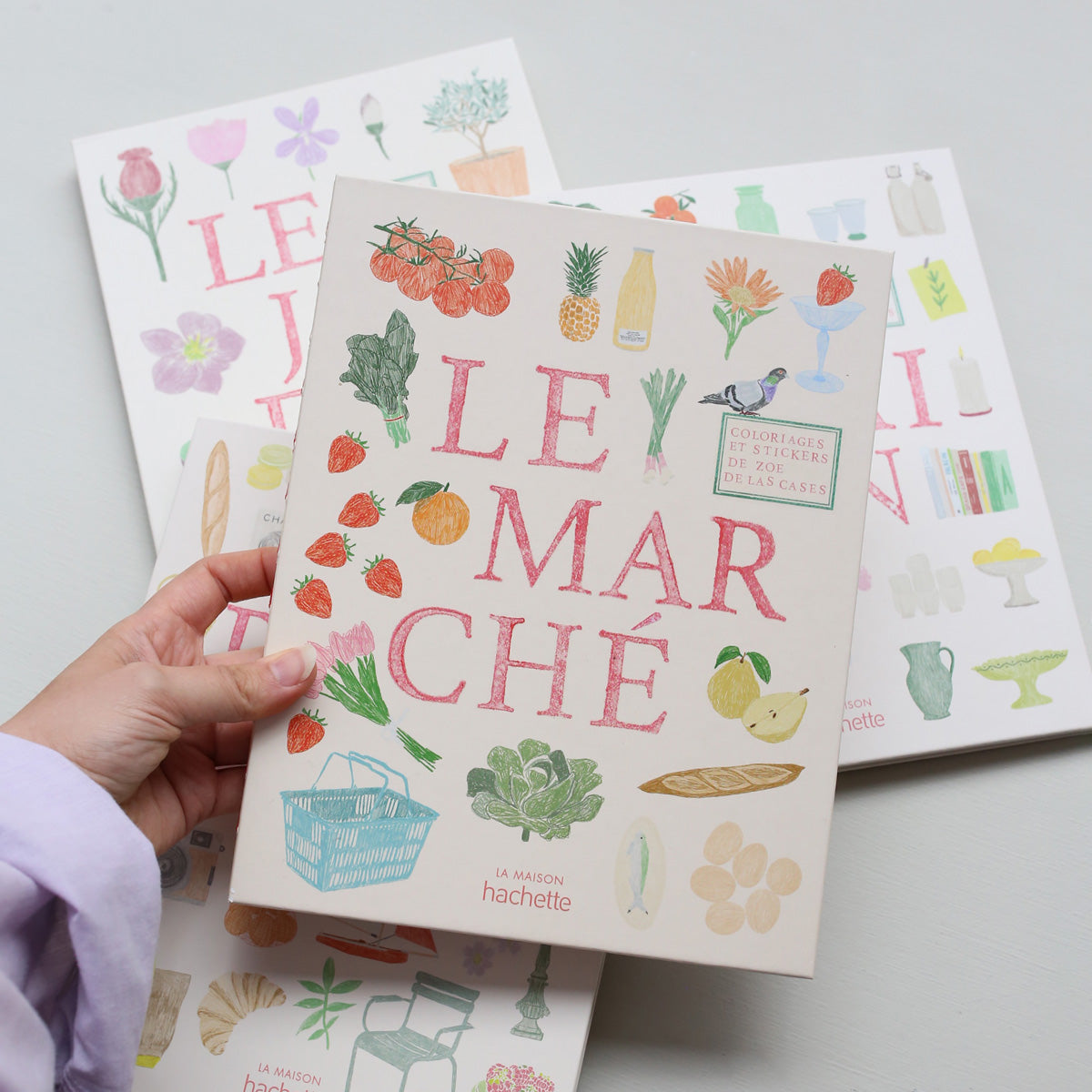 COLOURING AND STICKER BOOK // LE MARCHE
