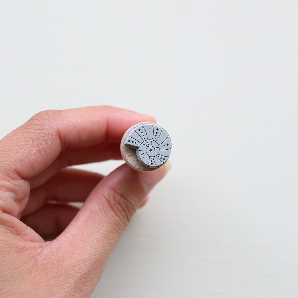 STEMPEL // MUSLING M. PRIKKER