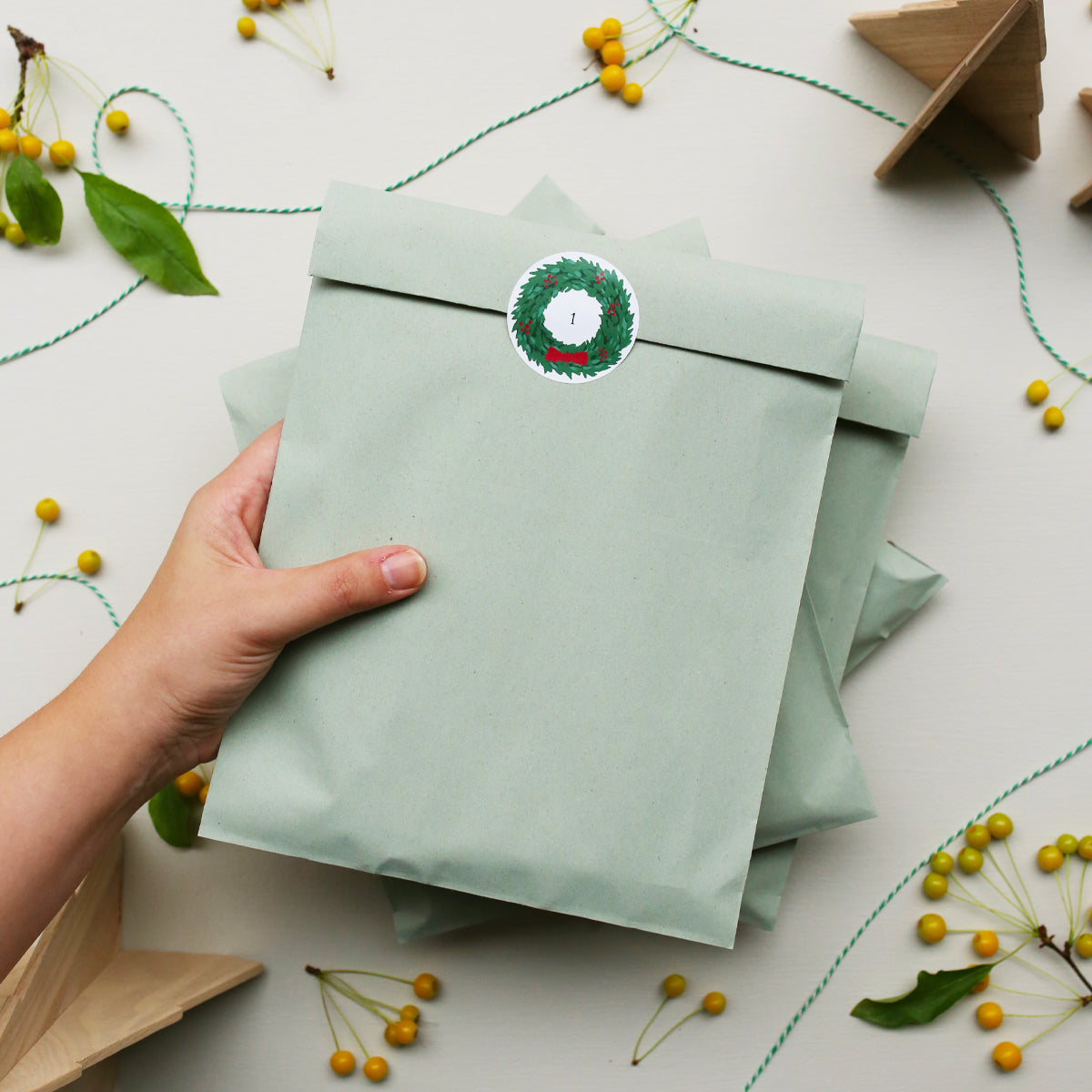 GREEN PAPER GIFT BAG // L