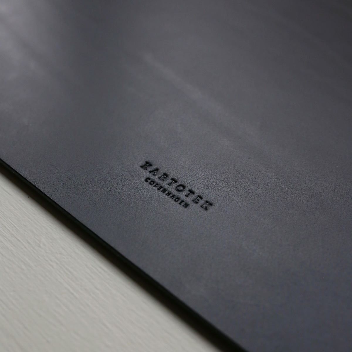 products/Black_Deskpad_KartotekxHam_Lerche_02.jpg
