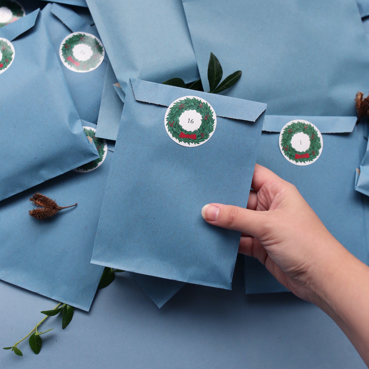 DUST BLUE PAPER GIFT BAG // S