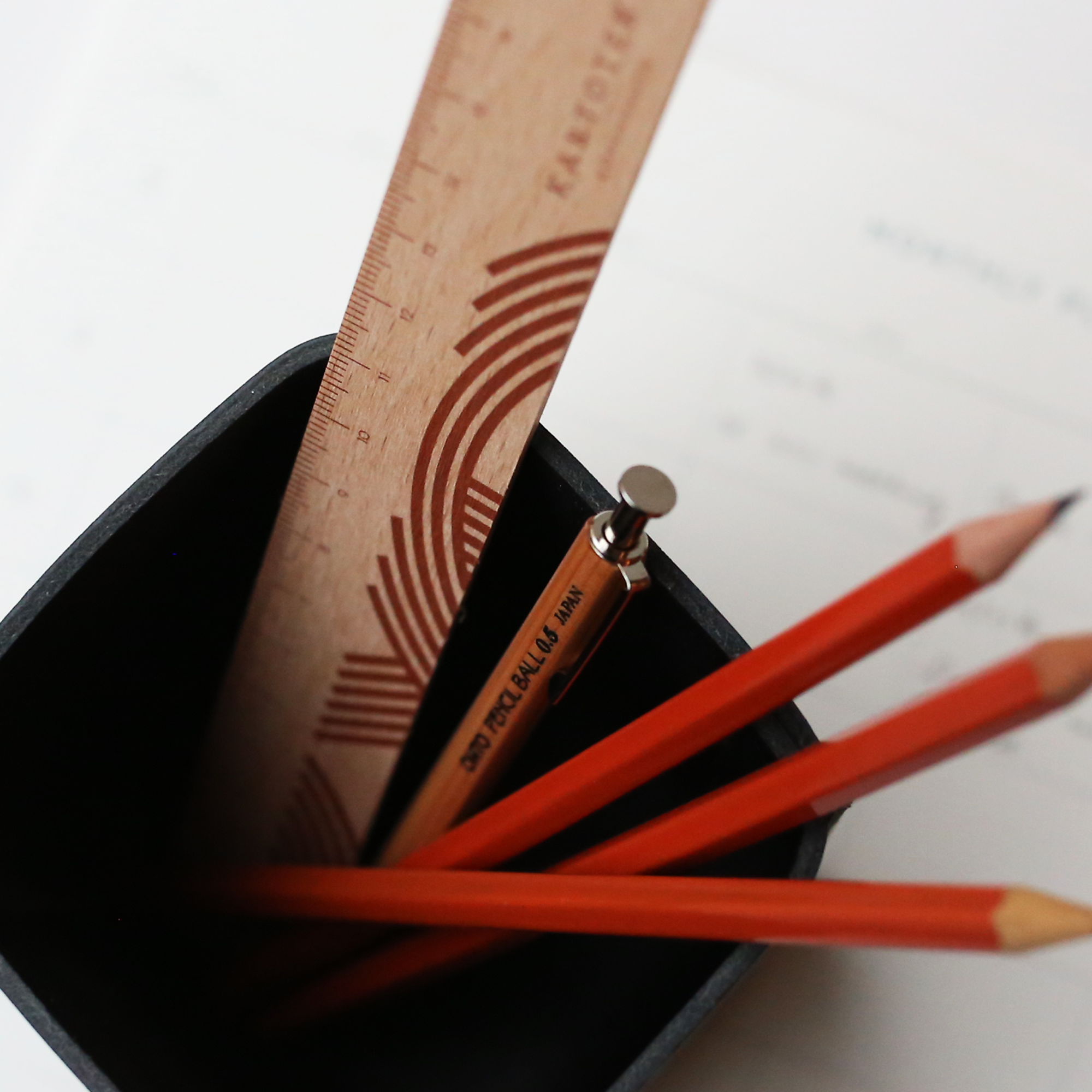PEN HOLDER // BLACK