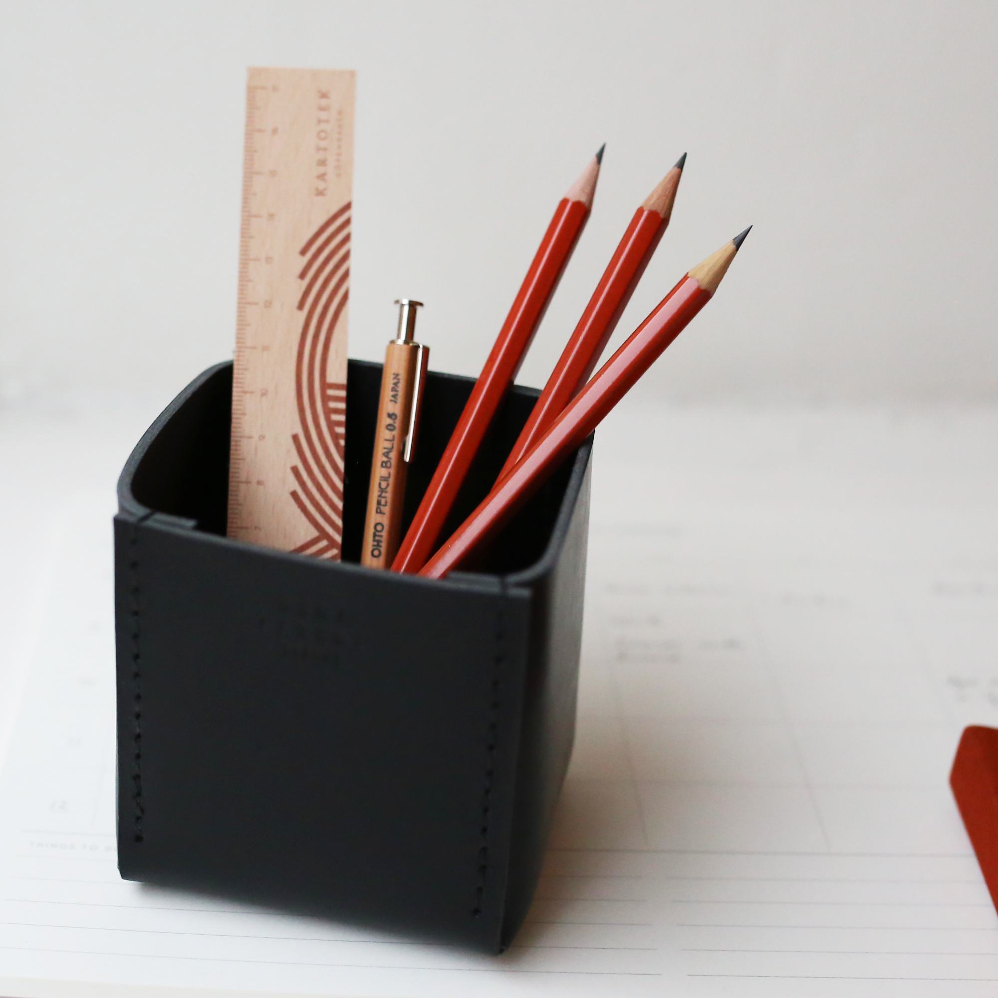 products/PencilHolder_Black_06.png